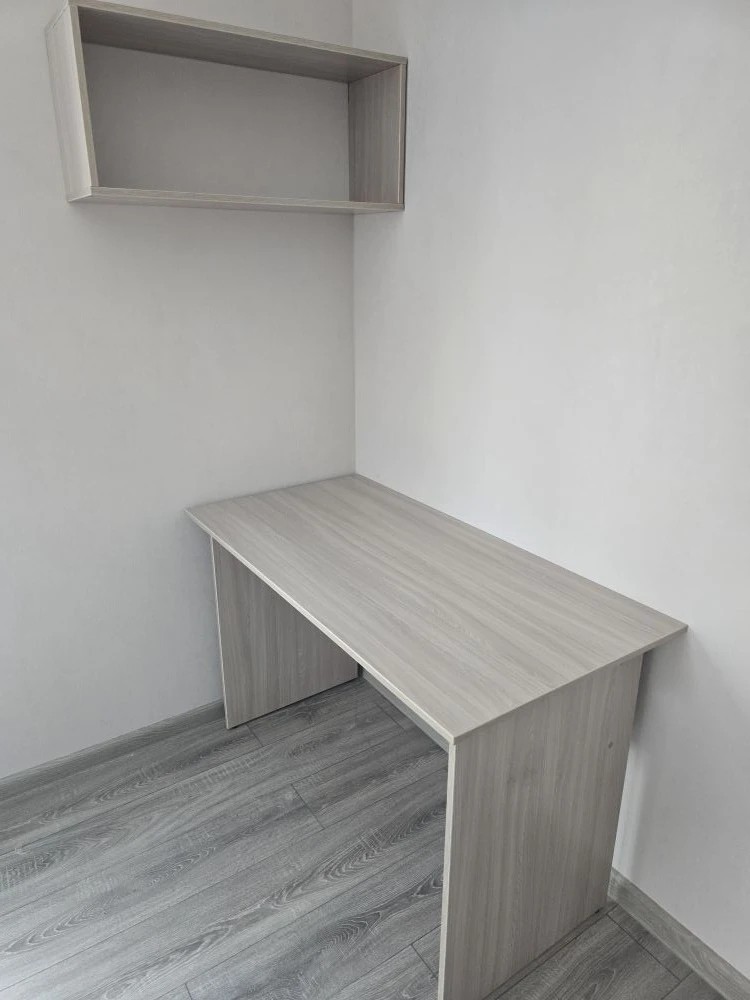 Стол рабочий 120*60*75 с подвесной полкой